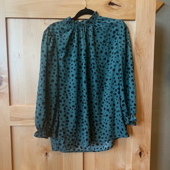 NWT Leopard Print Mock Neck Ruffle Top Blouse, Size L, Green/ Black - Picture 3 of 7